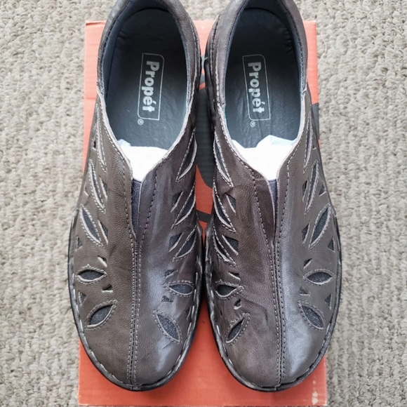 NEW LADIE'S PROPET SHOES (7.5) - Picture 1 of 3